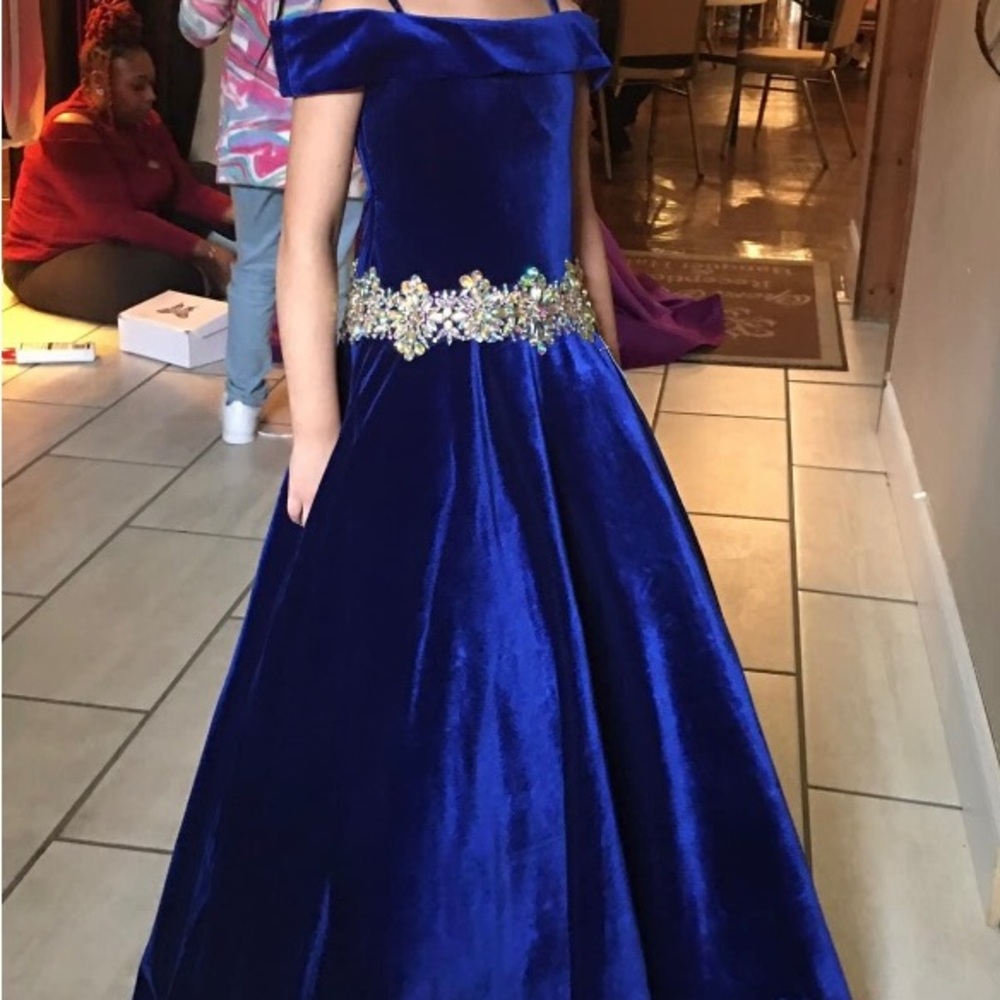 Gorgeous blue velvet little Rosie 7/8